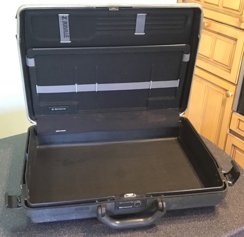 Samsonite black hard shell - samsonite,