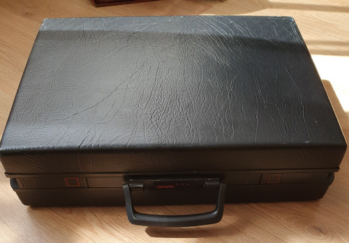 Samsonite large hard shell - large,