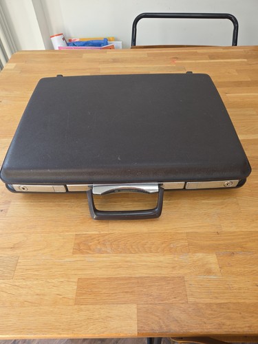 Samsonite lockable hard shell - samsonite,