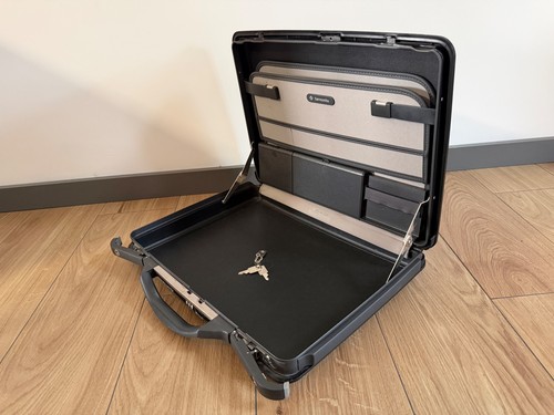 Samsonite black hard shell - samsonite,